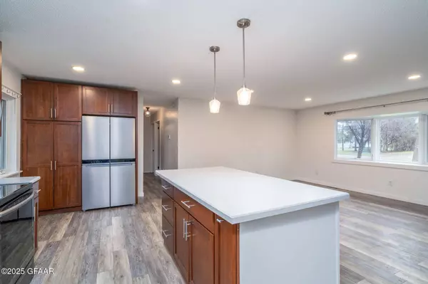 1128 BYGLAND RD, East Grand Forks, MN 56721