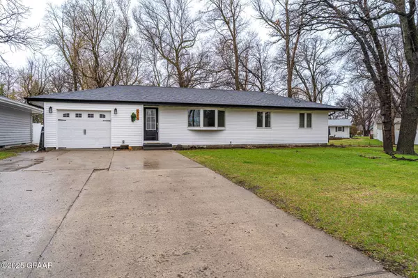 1128 BYGLAND RD, East Grand Forks, MN 56721