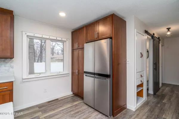 1128 BYGLAND RD, East Grand Forks, MN 56721