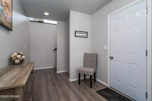 5865 LOU ANN ST, Grand Forks, ND 58201