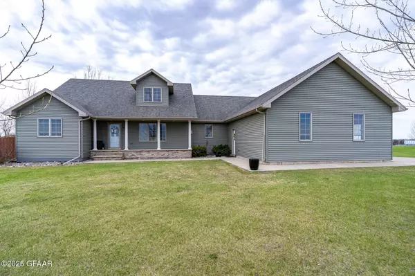 1605 15TH AVE NE, Grand Forks, ND 58201