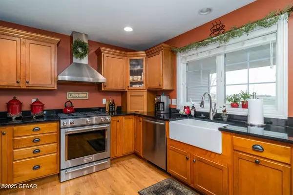 1605 15TH AVE NE, Grand Forks, ND 58201