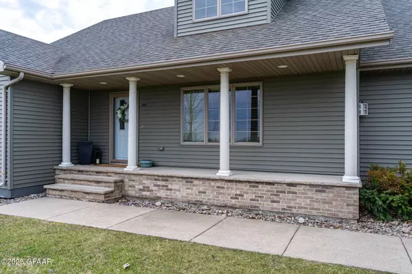 1605 15TH AVE NE, Grand Forks, ND 58201