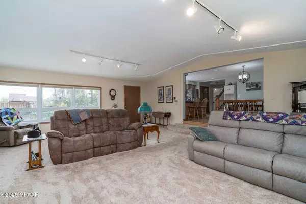 3501 54TH AVE N, Grand Forks, ND 58203