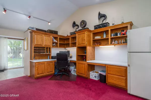 3501 54TH AVE N, Grand Forks, ND 58203