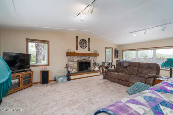 3501 54TH AVE N, Grand Forks, ND 58203