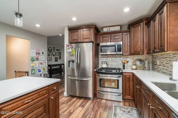 1427 CHESTNUT ST, Grand Forks, ND 58201