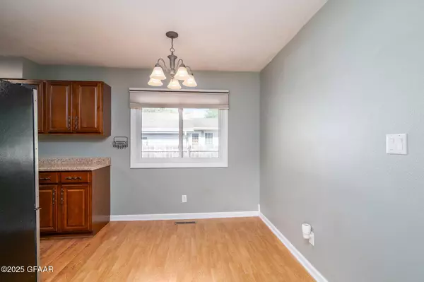 2902 SHADOW RD, Grand Forks, ND 58201