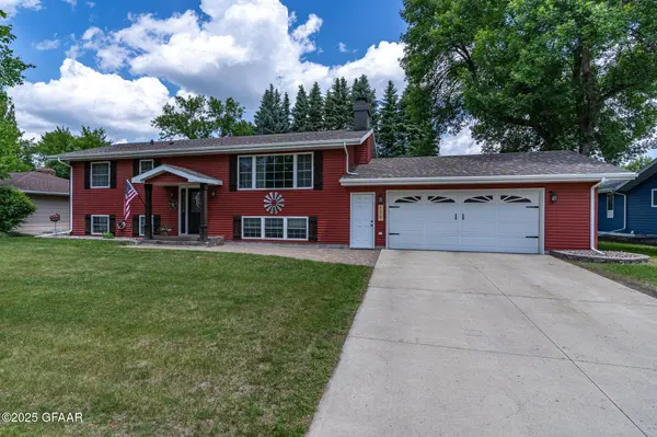 538 TERRACE DR, Grand Forks, ND 58201