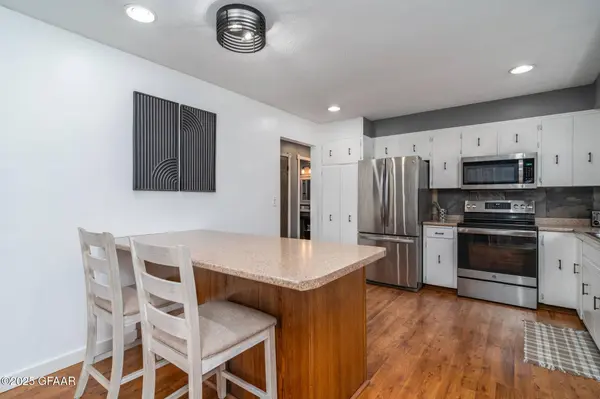 538 TERRACE DR, Grand Forks, ND 58201