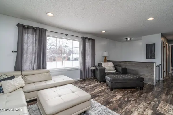 538 TERRACE DR, Grand Forks, ND 58201