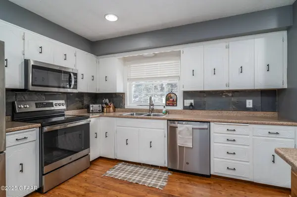 538 TERRACE DR, Grand Forks, ND 58201