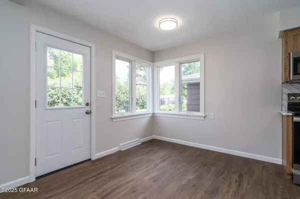 502 CAMPBELL DR, Grand Forks, ND 58201