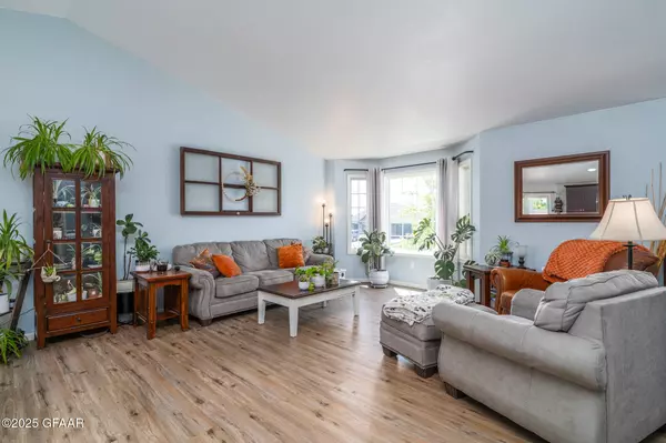 114 RIVERVIEW LN SE, East Grand Forks, MN 56721