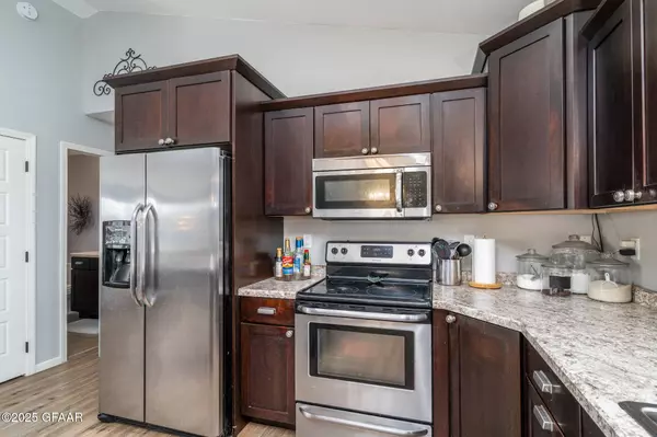 114 RIVERVIEW LN SE, East Grand Forks, MN 56721