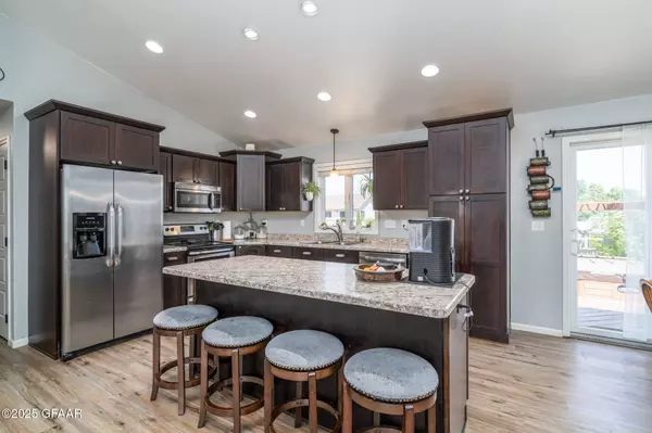 114 RIVERVIEW LN SE, East Grand Forks, MN 56721