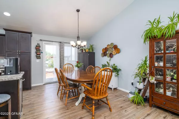 114 RIVERVIEW LN SE, East Grand Forks, MN 56721