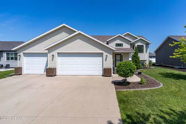 114 RIVERVIEW LN SE, East Grand Forks, MN 56721