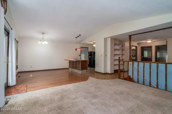 1445 10TH AVE NE, Thompson, ND 58278