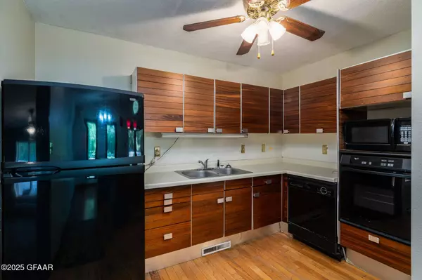 1445 10TH AVE NE, Thompson, ND 58278