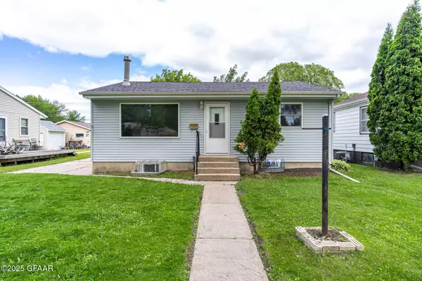 1710 9TH AVE N, Grand Forks, ND 58203