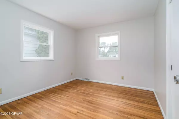 1710 9TH AVE N, Grand Forks, ND 58203