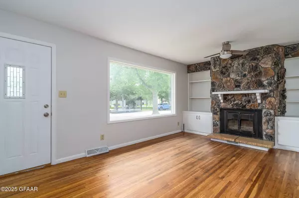 1710 9TH AVE N, Grand Forks, ND 58203