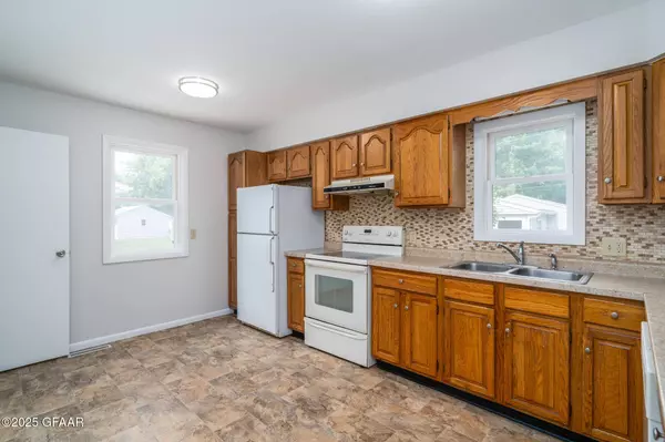 1710 9TH AVE N, Grand Forks, ND 58203