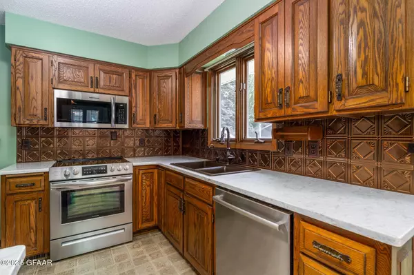 1017 CHESTNUT ST, Grand Forks, ND 58201