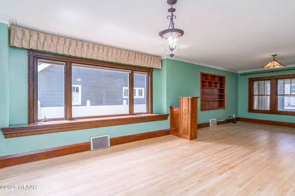 1017 CHESTNUT ST, Grand Forks, ND 58201