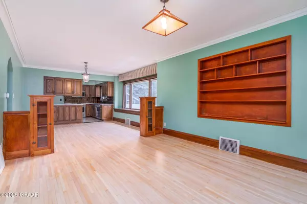 1017 CHESTNUT ST, Grand Forks, ND 58201