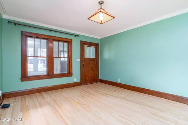 1017 CHESTNUT ST, Grand Forks, ND 58201