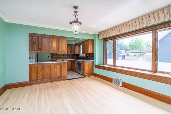 1017 CHESTNUT ST, Grand Forks, ND 58201