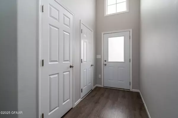 1716 TOBI LN, Grand Forks, ND 58201