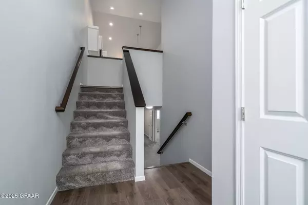 1716 TOBI LN, Grand Forks, ND 58201