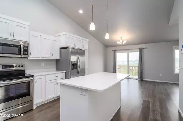 1716 TOBI LN, Grand Forks, ND 58201