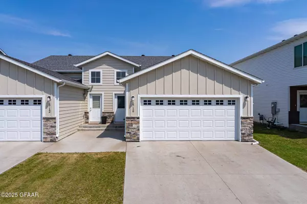 1716 TOBI LN, Grand Forks, ND 58201
