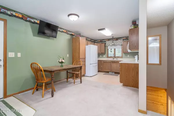 5038 ELM W, Grand Forks, ND 58203