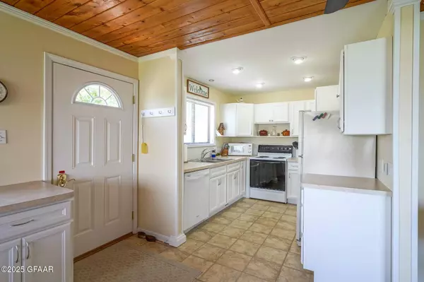 34531 E TRINITY PT RD SE, Mentor, MN 56736