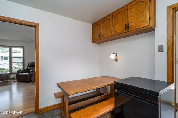 2215 COTTONWOOD ST, Grand Forks, ND 58201