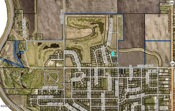 2433 PINEHURST CT NW, East Grand Forks, MN 56721