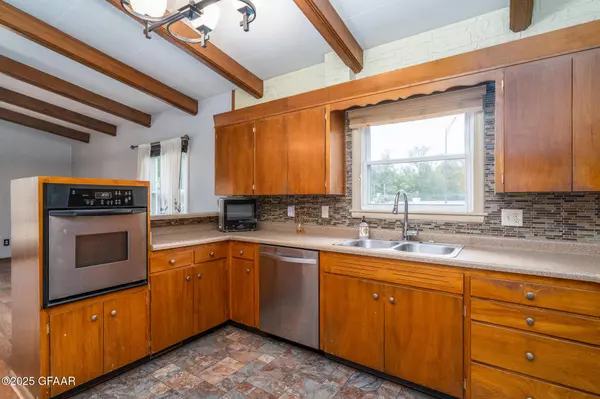 1117 17TH ST NW, East Grand Forks, MN 56721