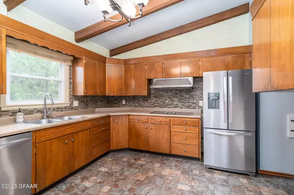 1117 17TH ST NW, East Grand Forks, MN 56721