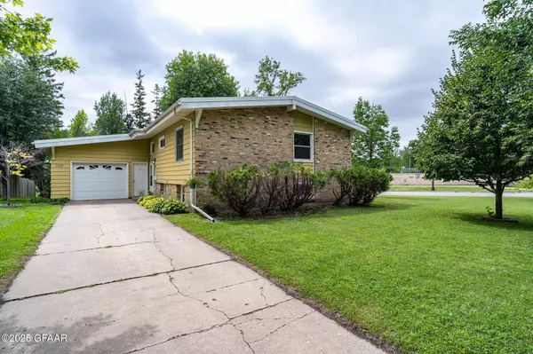1117 17TH ST NW, East Grand Forks, MN 56721