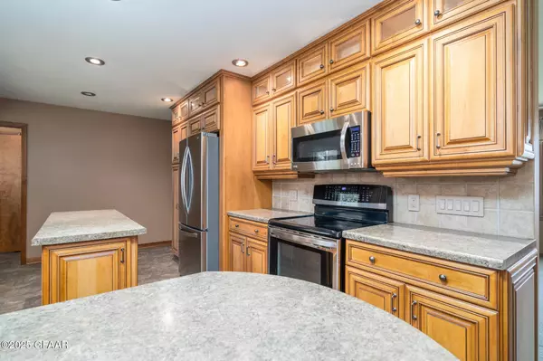 1801 RIVER- RD NW, East Grand Forks, MN 56721