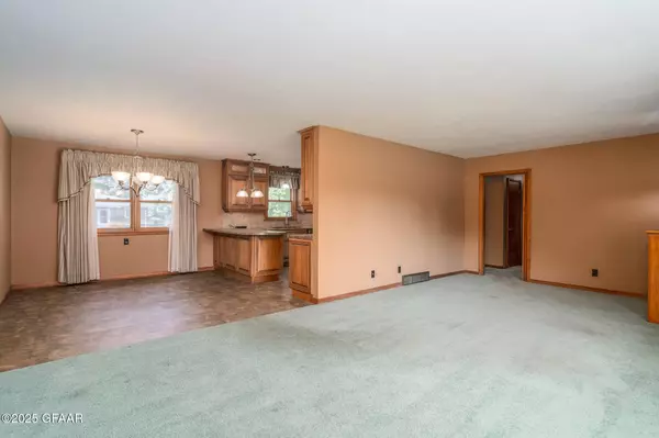 1801 RIVER- RD NW, East Grand Forks, MN 56721