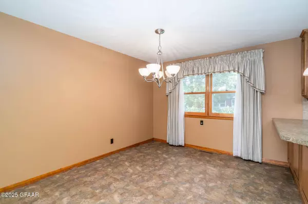 1801 RIVER- RD NW, East Grand Forks, MN 56721