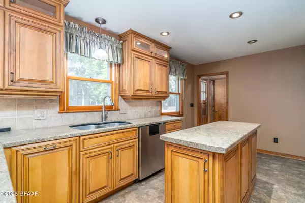 1801 RIVER- RD NW, East Grand Forks, MN 56721