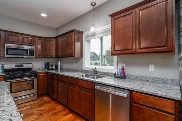 2272 45TH AVE S, Grand Forks, ND 58201