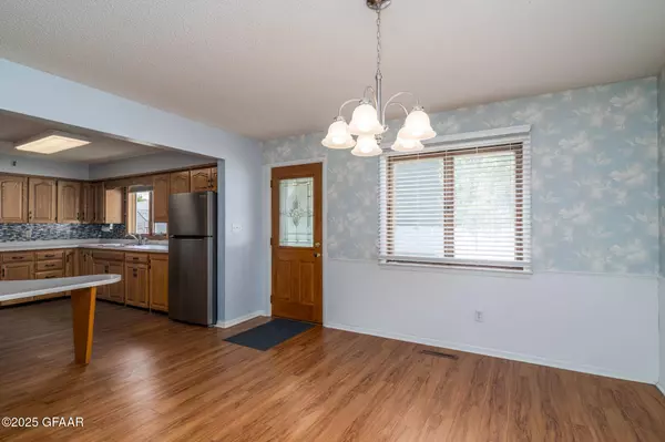 2618 CHESTNUT ST, Grand Forks, ND 58201